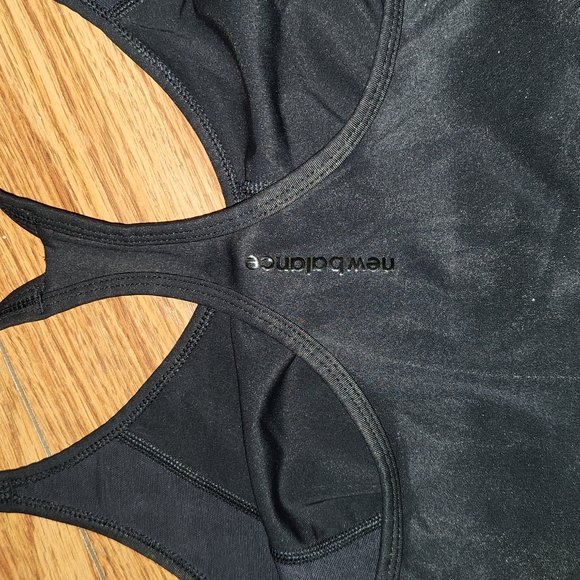 New balance woman tank size medium - Picture 3 of 5